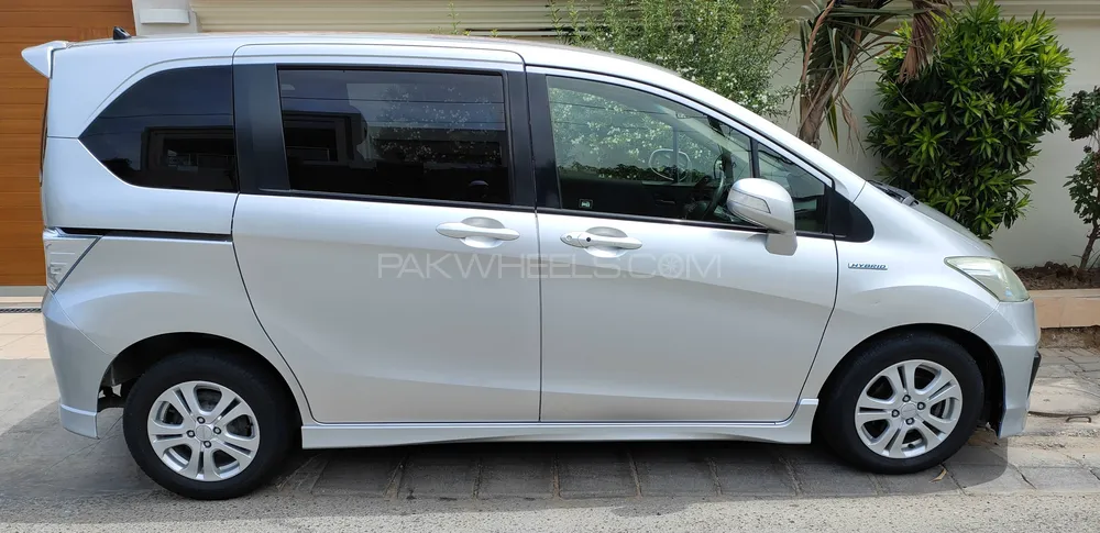 Honda Freed 2012 for Sale in Karachi Image-1