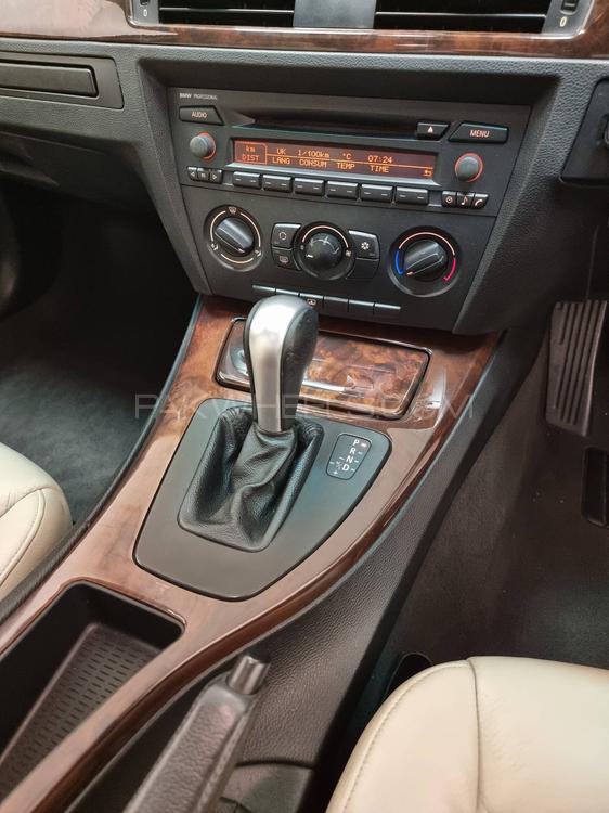 BMW 3 Series 
2000 cc
Model 2006
Registered 2006
Choice Number (777)
77000 Km
Navy Blue
Beige Interior
Sunroof
Leather Seats
Premium Sound System
100 % Original
Spare Remote

Location: 

Prime Motors
Allama Iqbal Road, 
Block 2, P..E.C.H.S,
Karachi