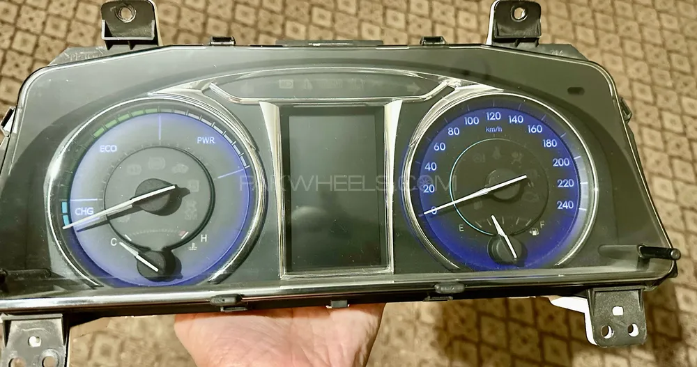 2012-16 Camry Hybrid Cluster meter 240 Speed. Image-1