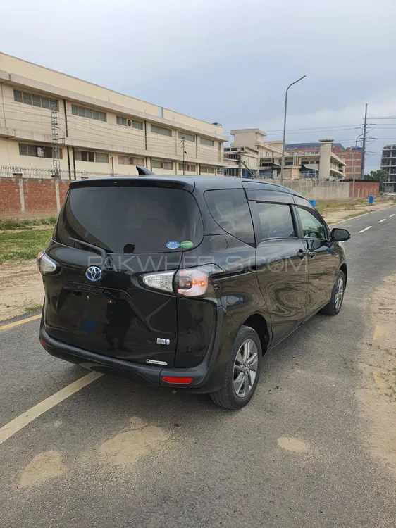 Toyota Sienta 2016 for Sale in Lahore Image-1