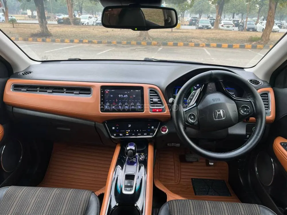 Honda Vezel 2015 for Sale in Islamabad Image-1