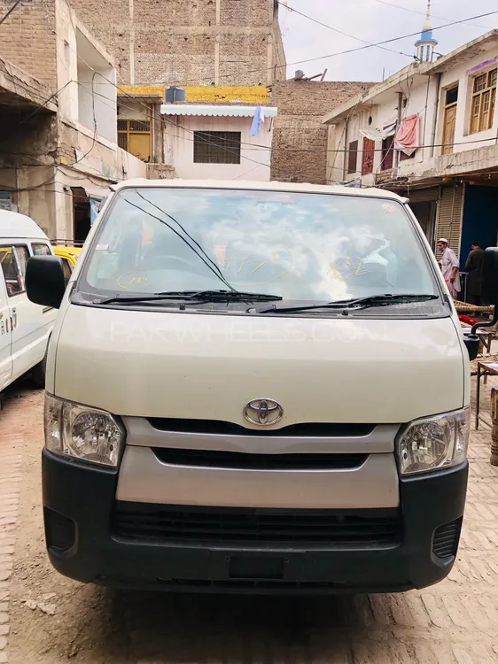 Toyota Hiace 2018 for Sale in Peshawar Image-1