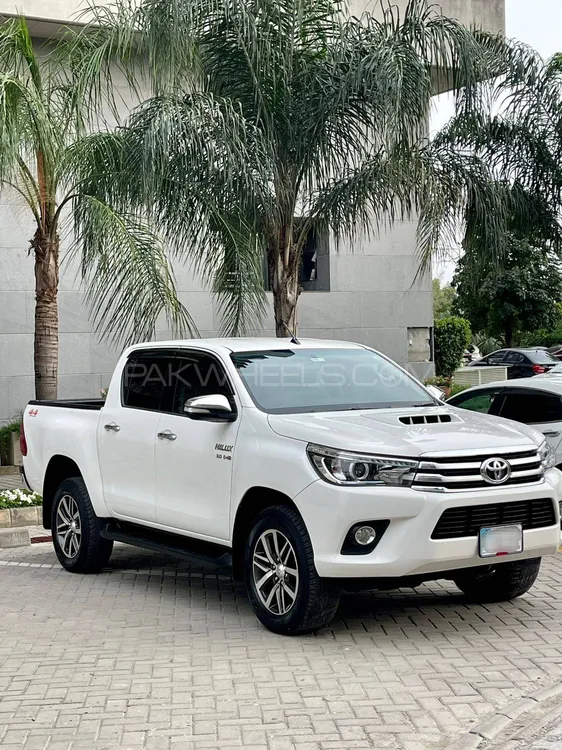 Toyota Hilux 2018 for Sale in Islamabad Image-1