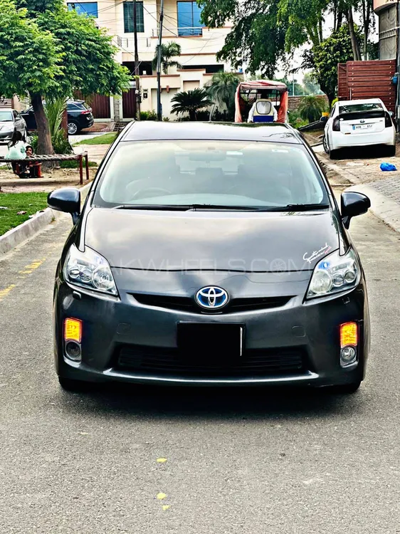 Toyota Prius 2011 for Sale in Lahore Image-1