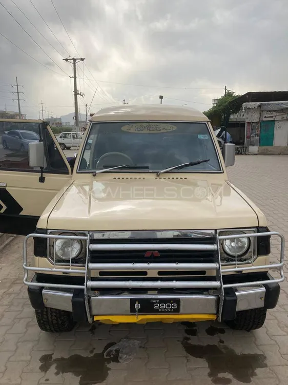 Mitsubishi Pajero 1986 for Sale in Peshawar Image-1