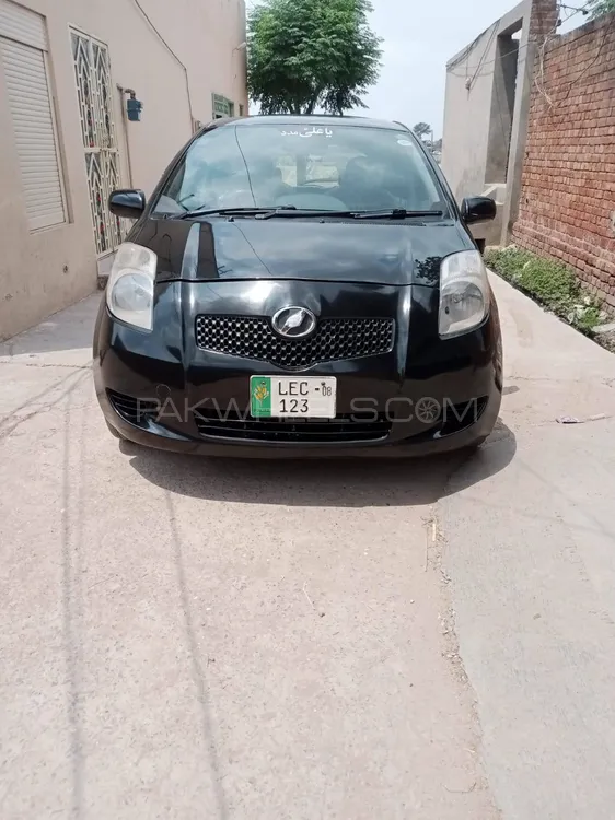 Toyota Vitz 2005 for Sale in Lahore Image-1