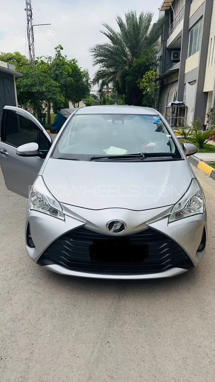 Toyota Vitz 2018 for Sale in Peshawar Image-1