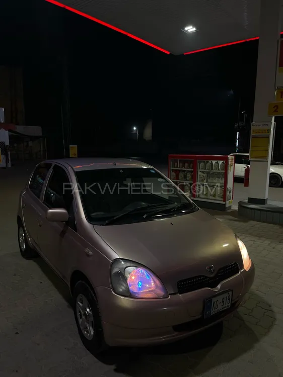 Toyota Vitz 2000 for Sale in Peshawar Image-1