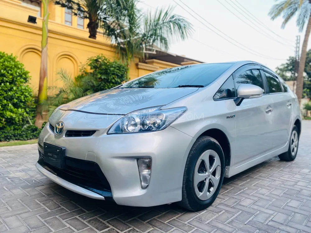 Toyota Prius 2013 for Sale in Multan Image-1