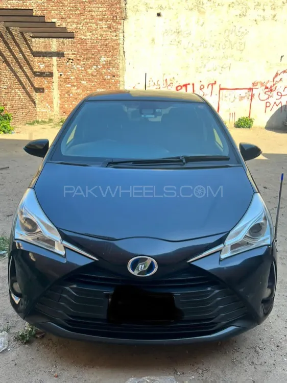 Toyota Vitz 2017 for Sale in Gujranwala Image-1