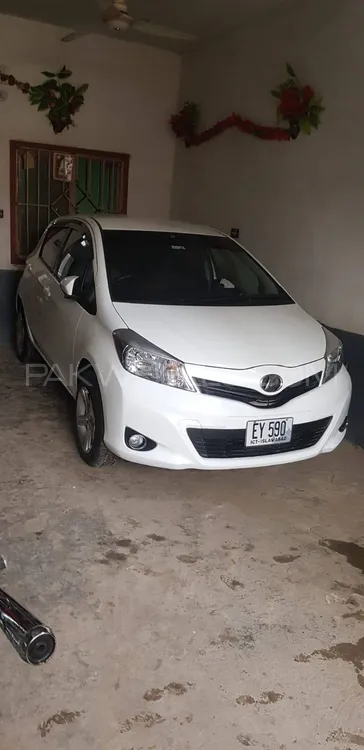 Toyota Vitz 2012 for Sale in Islamabad Image-1