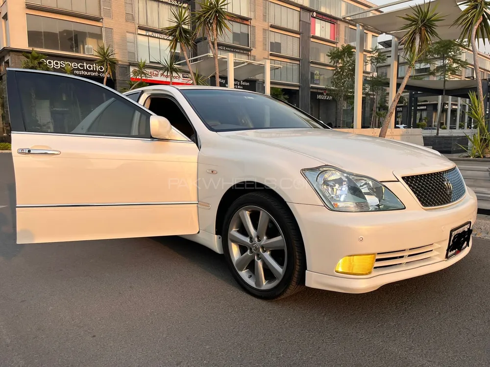 Toyota Crown 2004 for Sale in Lahore Image-1