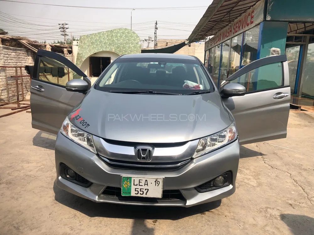 Honda Grace Hybrid 2015 for Sale in Lahore Image-1