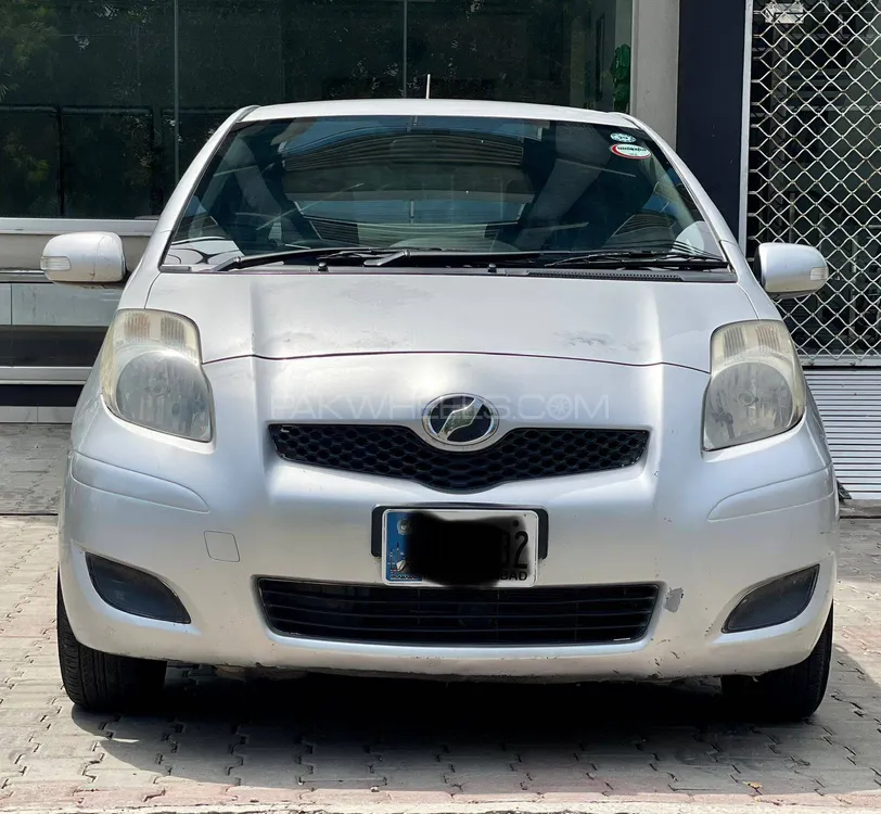 Toyota Vitz 2010 for Sale in Lahore Image-1