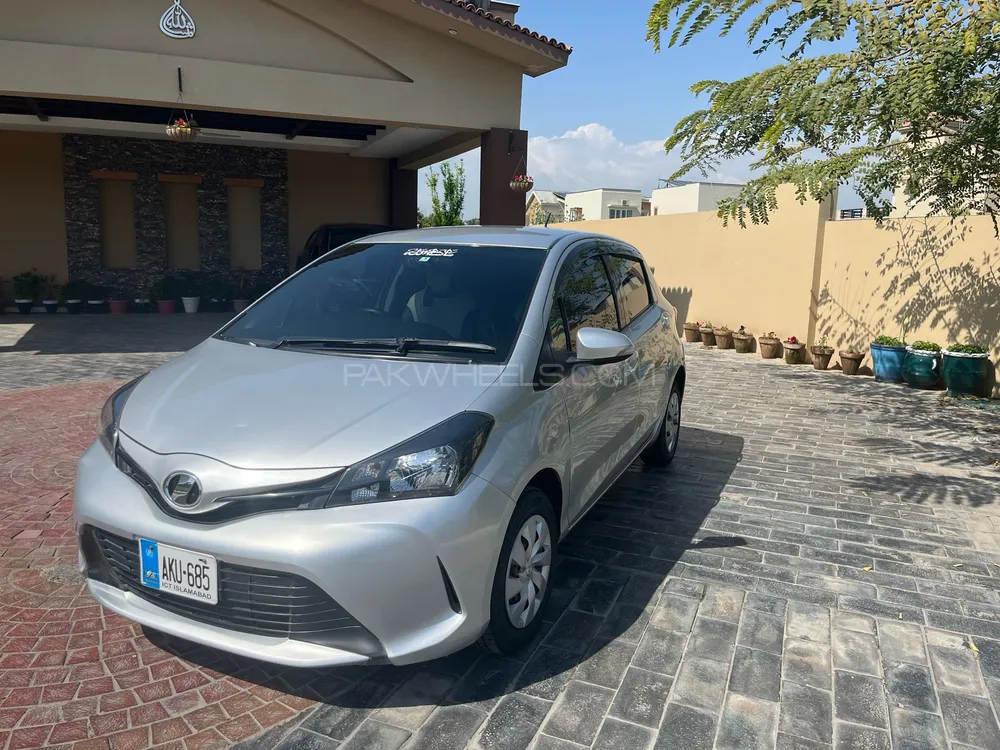Toyota Vitz 2015 for Sale in Islamabad Image-1