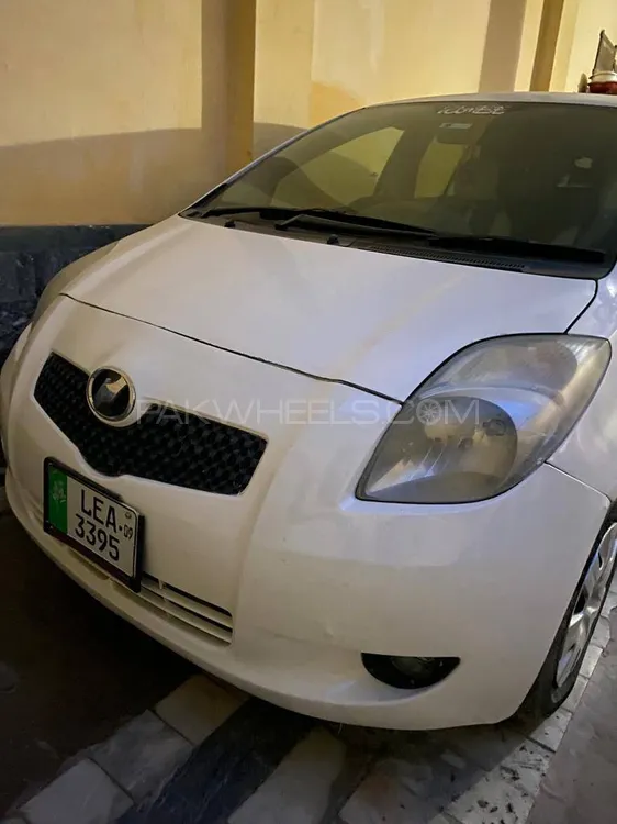 Toyota Vitz 2005 for Sale in Mardan Image-1