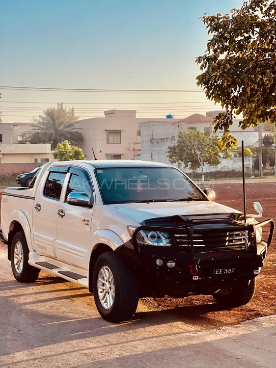 Toyota Hilux 2015 for Sale in Lahore Image-2