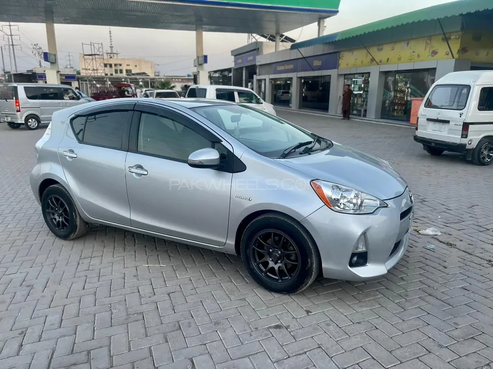 Toyota Aqua 2013 for Sale in Peshawar Image-1