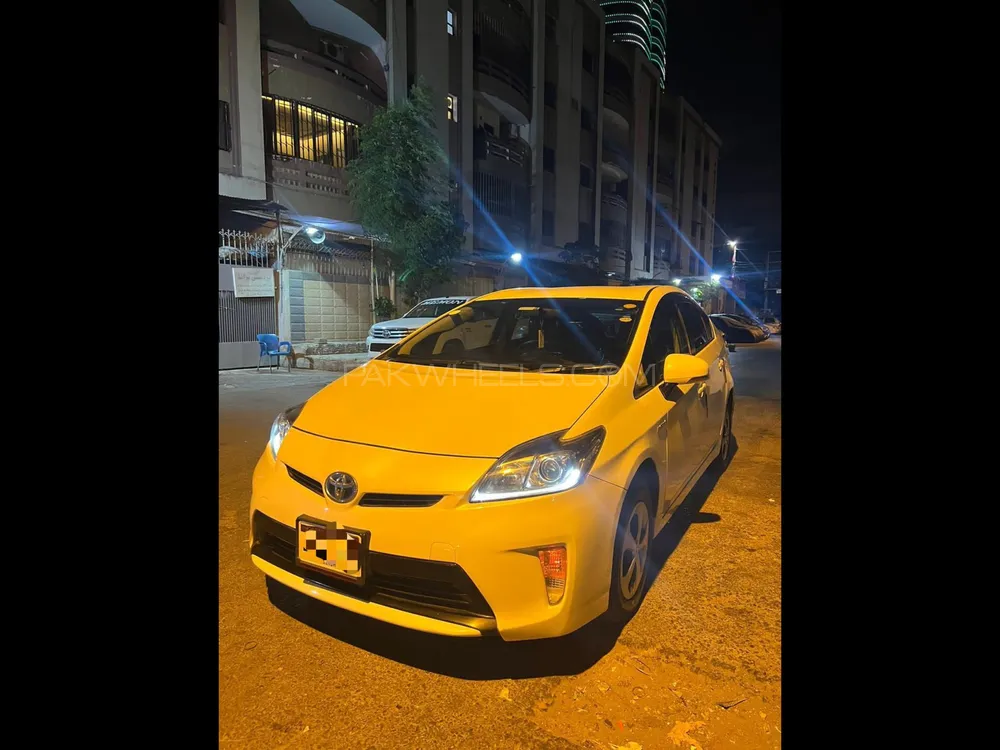 Toyota Prius 2018 for Sale in Karachi Image-1