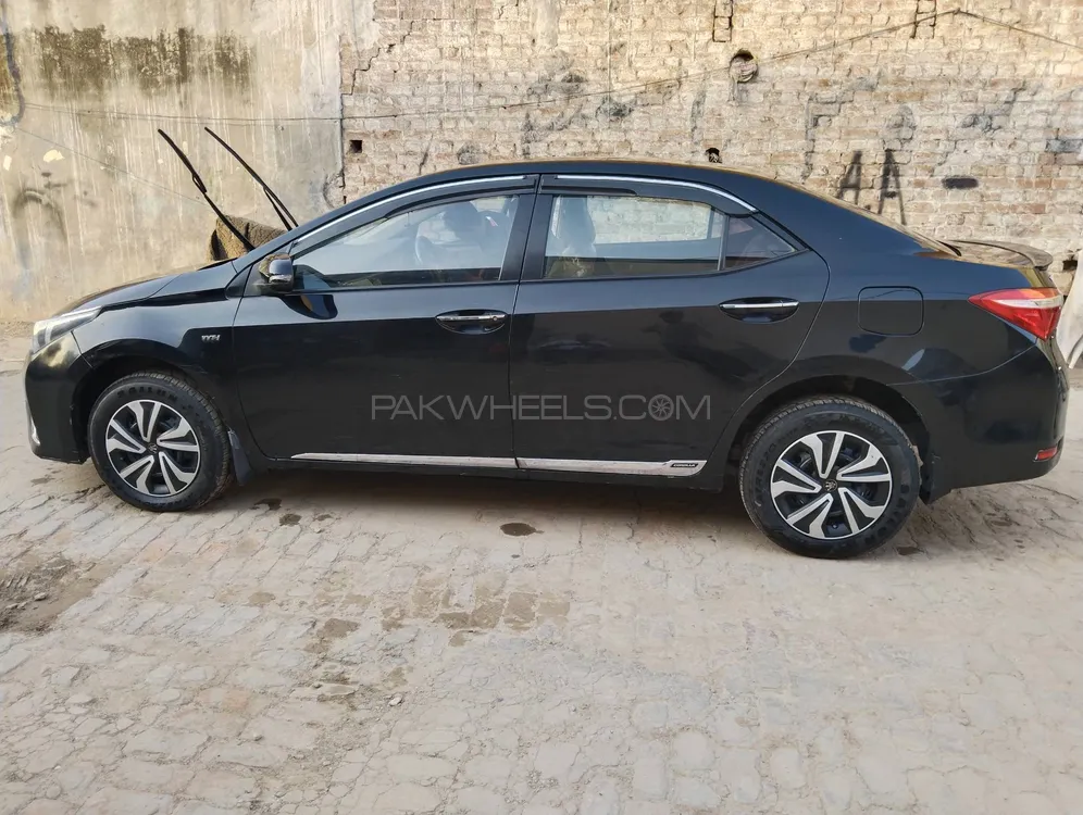 Toyota Corolla 2017 for Sale in Sialkot Image-1