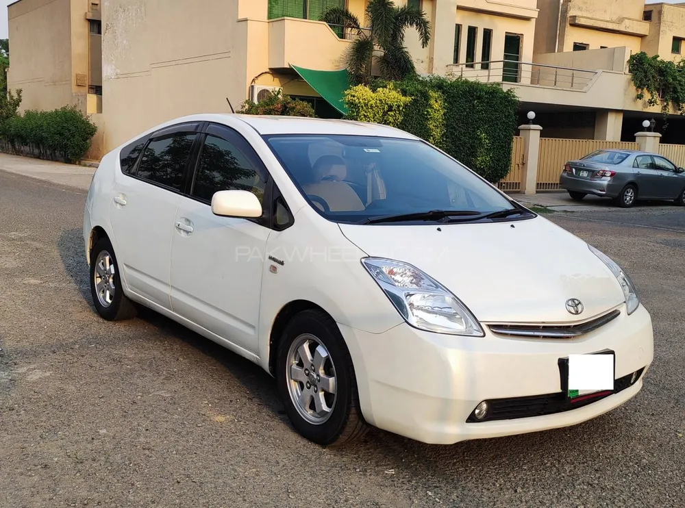 Toyota Prius 2007 for Sale in Lahore Image-1