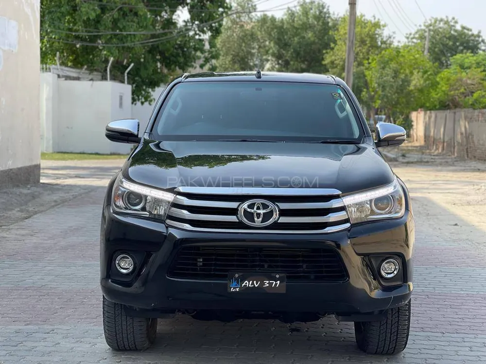 Toyota Hilux 2021 for Sale in Islamabad Image-1