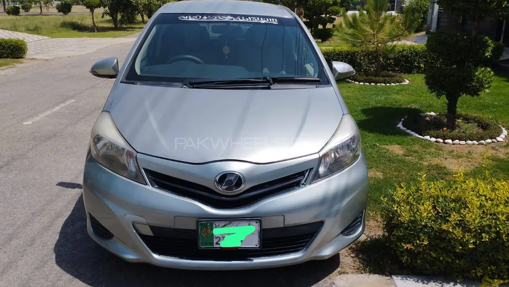 Toyota Vitz 2013 for Sale in Lahore Image-1