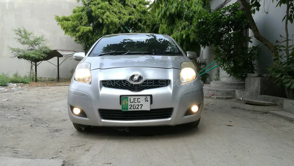Toyota Vitz 2010 for Sale in Lahore Image-1