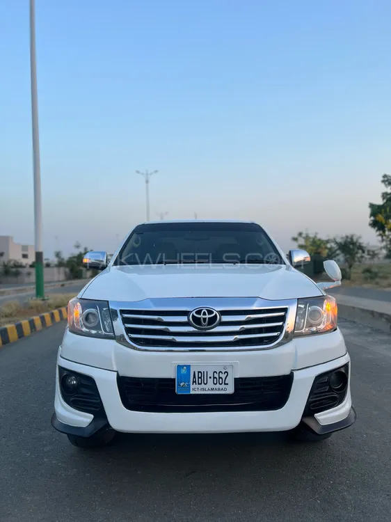 Toyota Hilux 2016 for Sale in Lahore Image-1