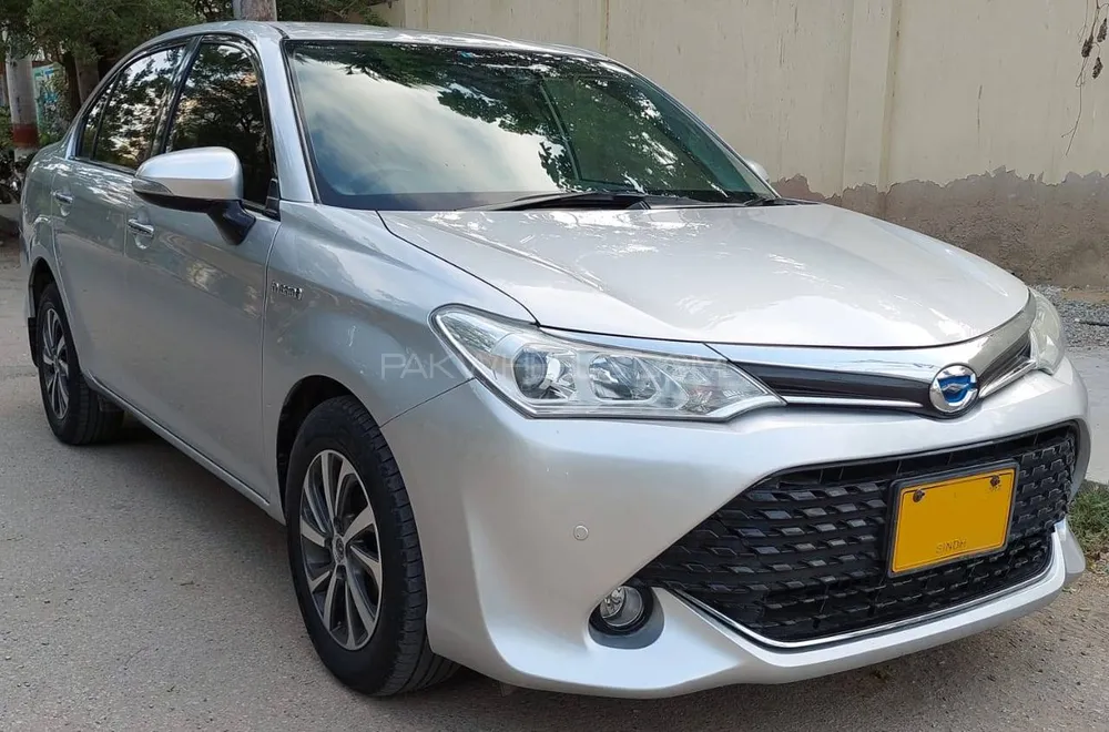Toyota Corolla Axio 2015 for Sale in Karachi Image-1