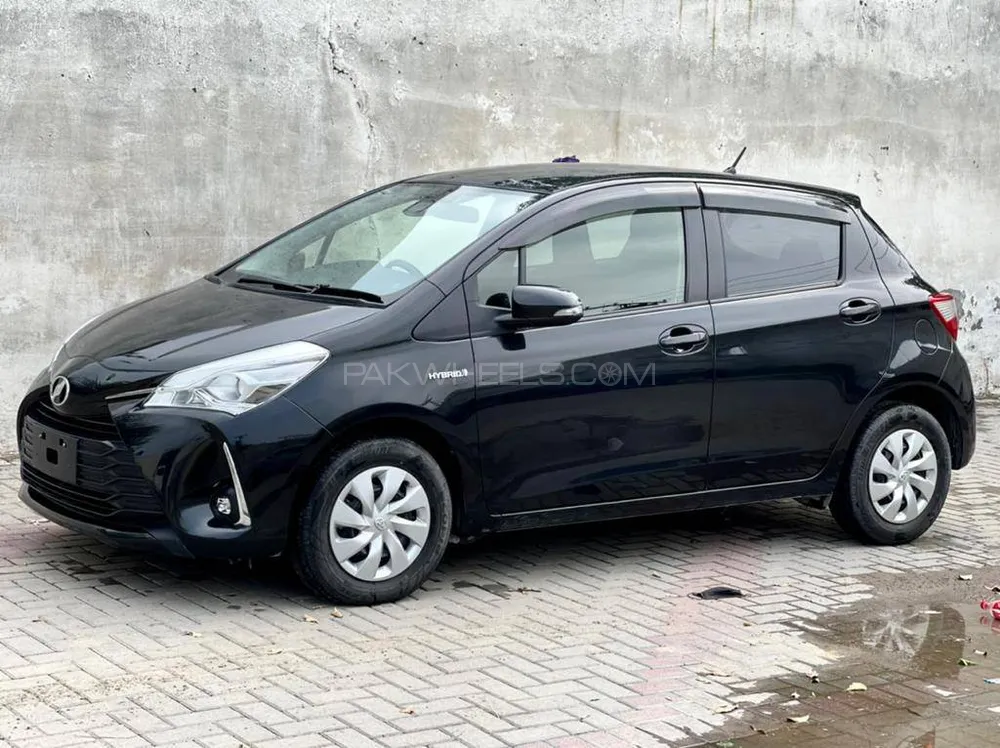 Toyota Vitz 2017 for Sale in Gujranwala Image-1