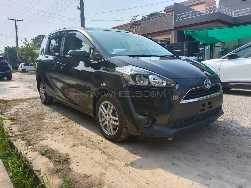 Toyota Sienta 2017 for Sale in Sialkot Image-1