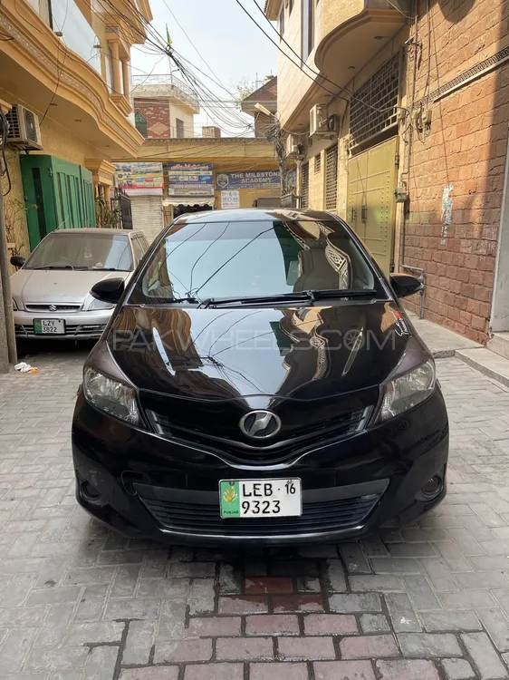 Toyota Vitz 2016 for Sale in Lahore Image-1