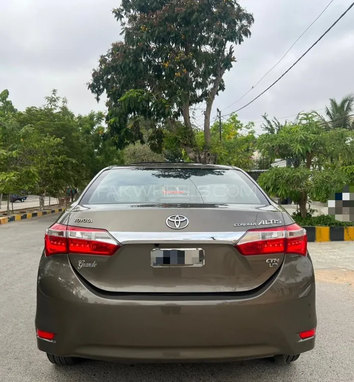 Toyota Corolla 2015 for Sale in Karachi Image-1