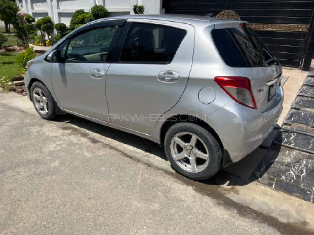 Toyota Vitz 2015 for Sale in Lahore Image-1
