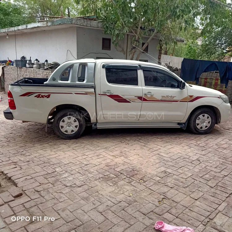 Toyota Hilux 2015 for Sale in Lahore Image-1