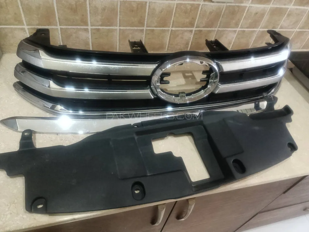 revo grill bonnet garnish with radiator shield Image-1