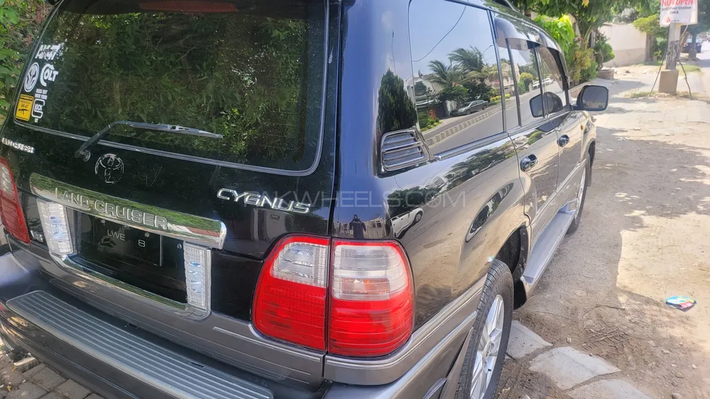 Toyota Land Cruiser 2004 for Sale in Karachi Image-1