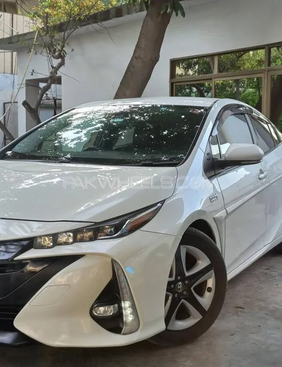 Toyota Prius 2017 for Sale in Peshawar Image-1