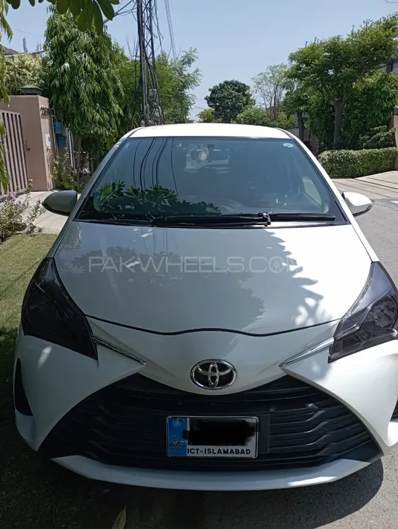 Toyota Vitz 2017 for Sale in Lahore Image-1