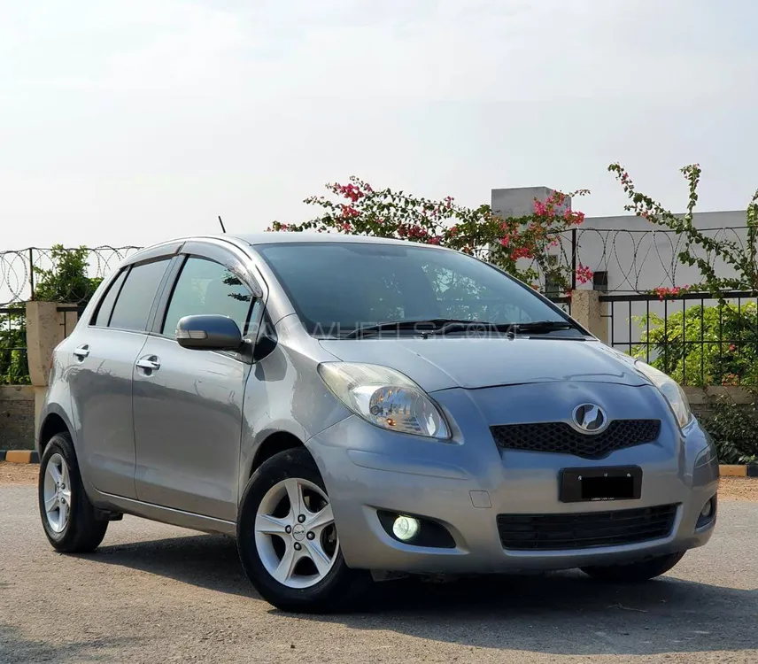 Toyota Vitz 2012 for Sale in D.G.Khan Image-1