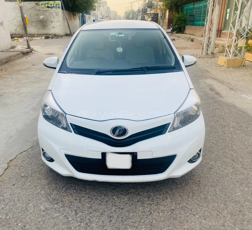 Toyota Vitz 2014 for Sale in Sialkot Image-1