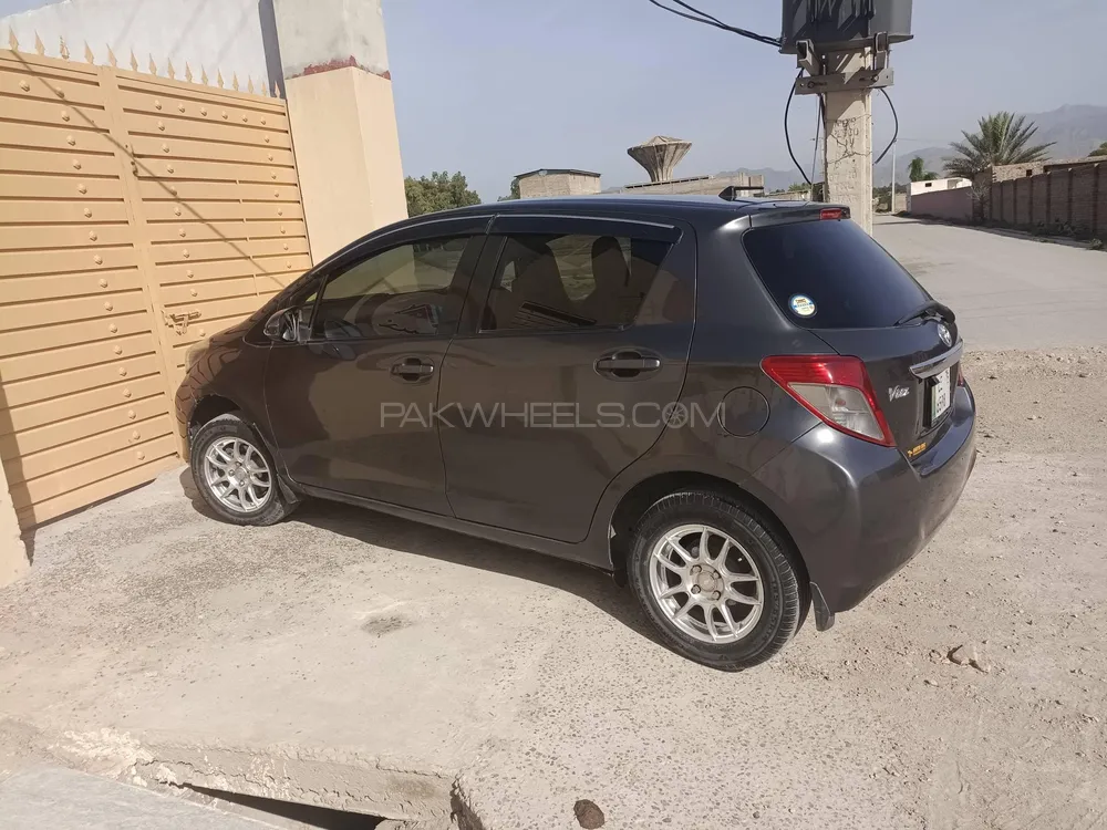 Toyota Vitz 2012 for Sale in Kohat Image-1