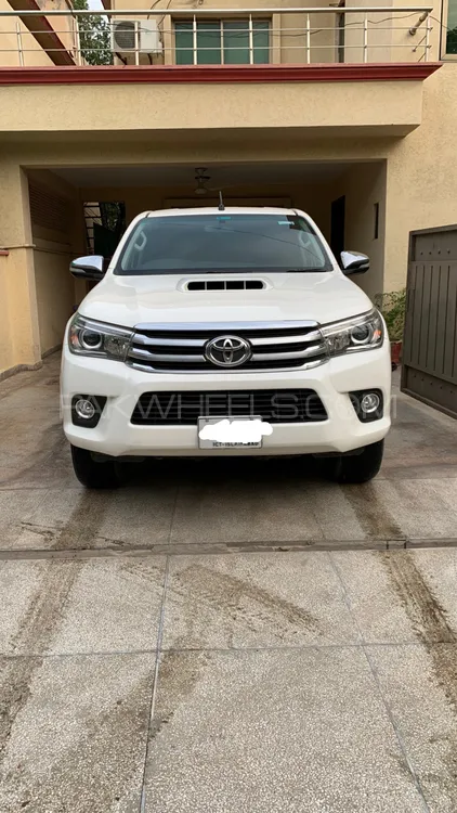 Toyota Hilux 2017 for Sale in Multan Image-1