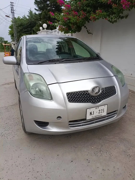 Toyota Vitz 2005 for Sale in Attock Image-1