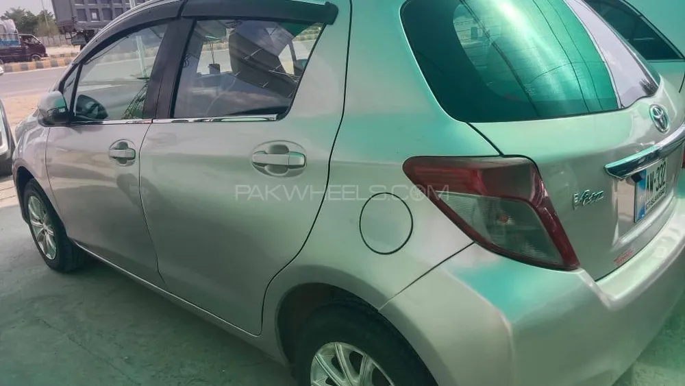 Toyota Vitz 2011 for Sale in Attock Image-1