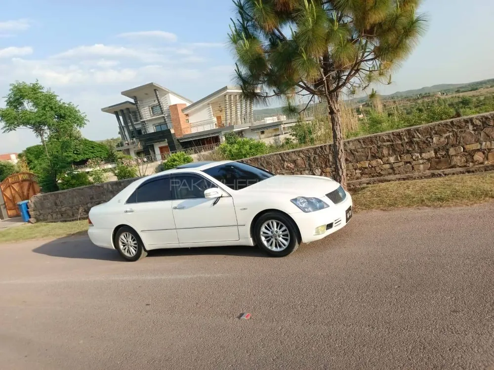 Toyota Crown 2004 for Sale in Islamabad Image-1