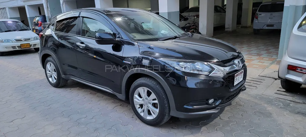 Honda Vezel 2015 for Sale in Karachi Image-1