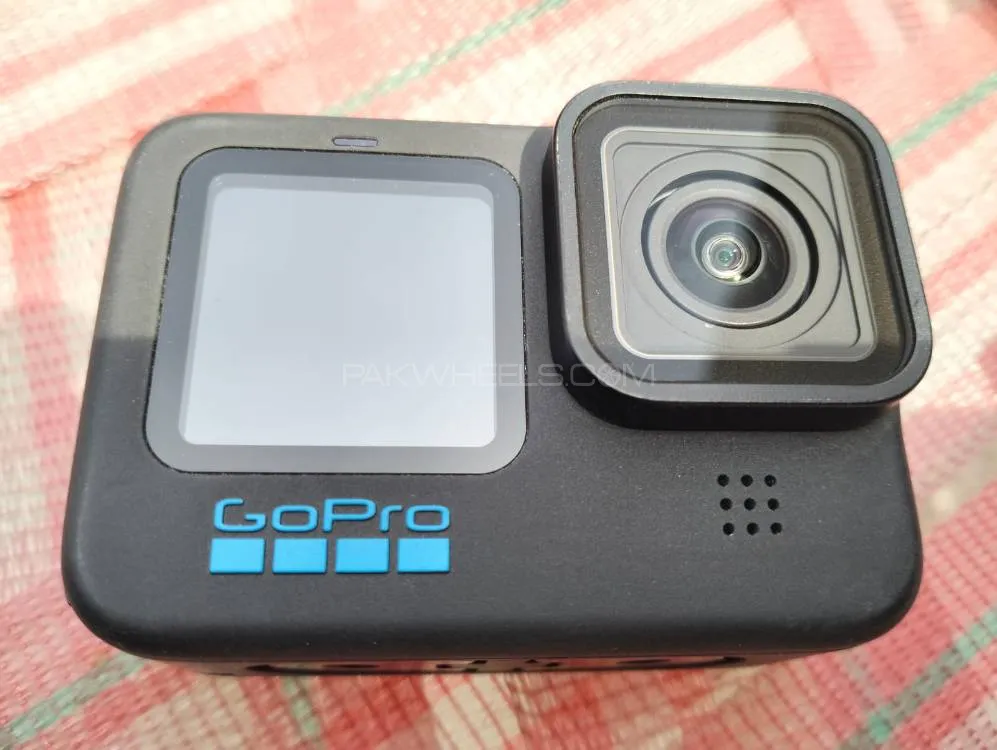 GoPro Hero 10 + Accessories + Octopus Tripod + Extra Batter Image-1