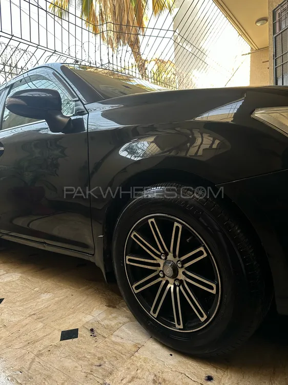 Toyota Corolla Axio 2012 for Sale in Karachi Image-1